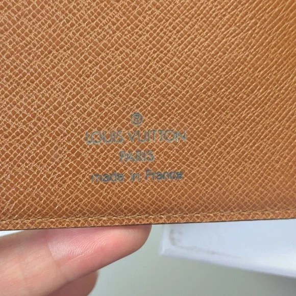 Louis Vuitton Monogram Agenda MM (Personal Size Planner/Agenda) - Picture 9 of 14